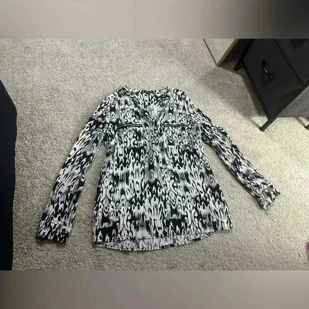 Medium Top from NOTATIONS Chic Business Casual Top - Picture 9 of 16